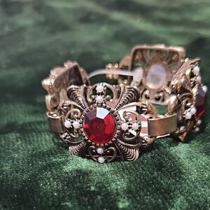 Vintage-Inspired Women's Bracelet with Red Gemstones